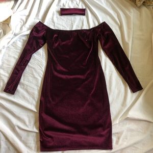 Off the shoulder velvet bodycon dress with choker